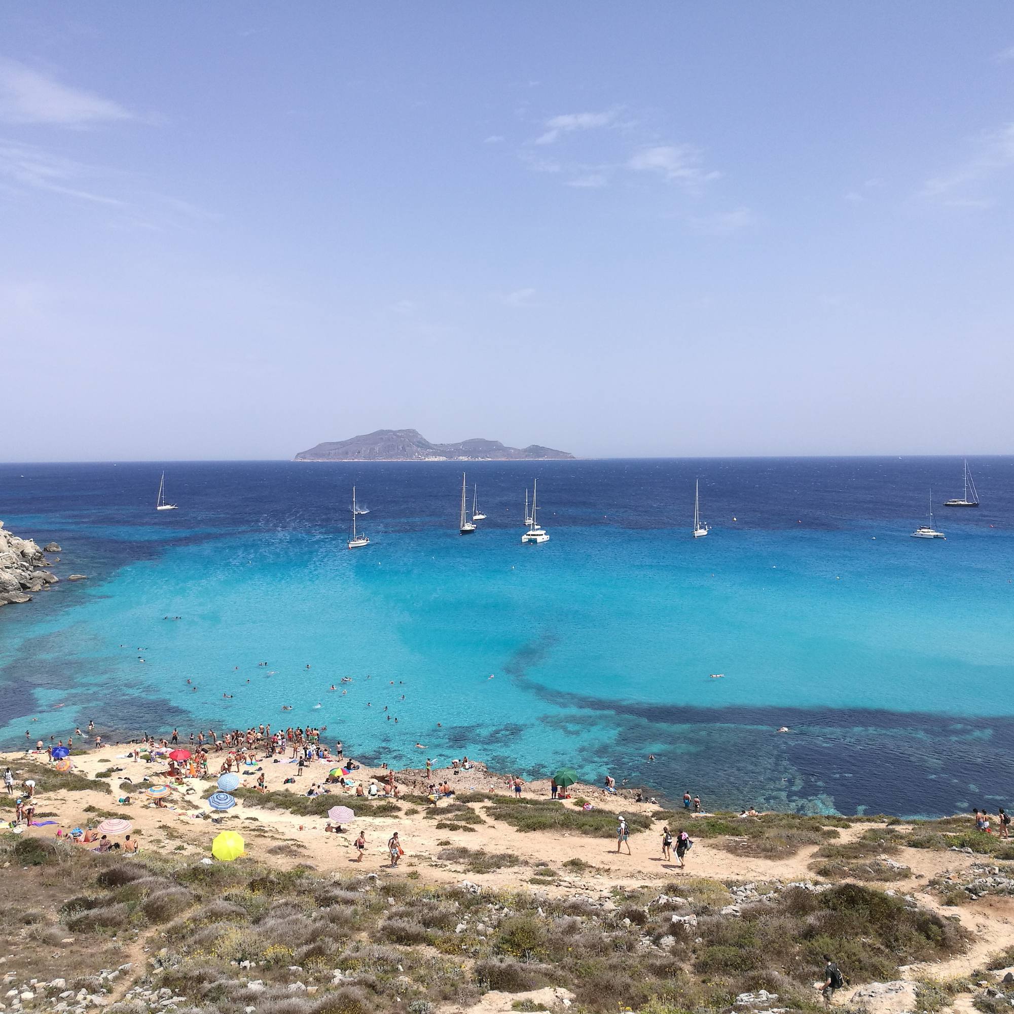 Favignana: L'Incanto delle Isole Egadi tra Cala Rossa e Mare Cristallino