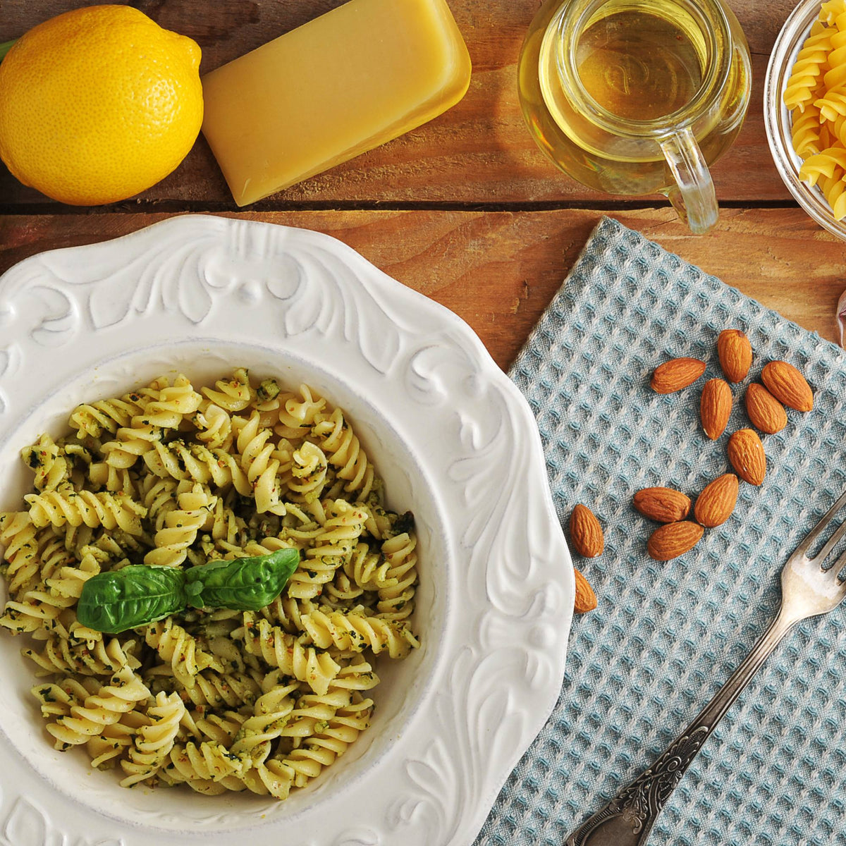 Il Pesto di Mandorle e Basilico: Un Viaggio Autentico nel Cuore della Sicilia - Sua Maestà Sicilia
