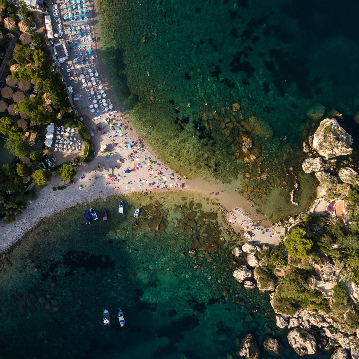 Taormina e Isola Bella: Un Viaggio Indimenticabile tra Cultura, Storia e Mare Cristallino - Sua Maestà Sicilia
