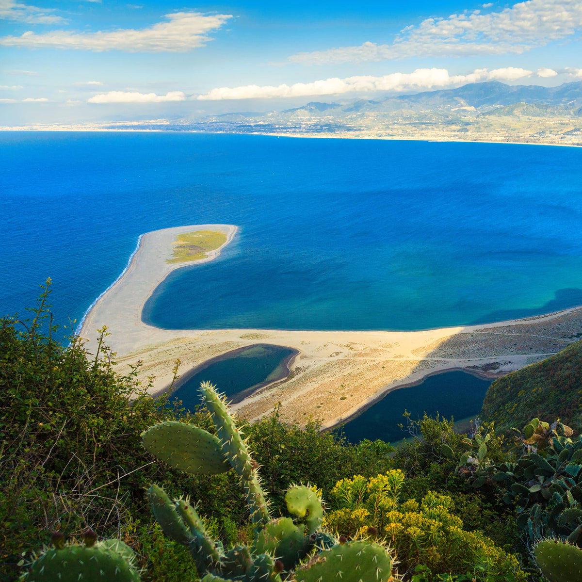 Tindari e i Laghetti di Marinello: Un Viaggio tra Storia e Natura in Sicilia - Sua Maestà Sicilia