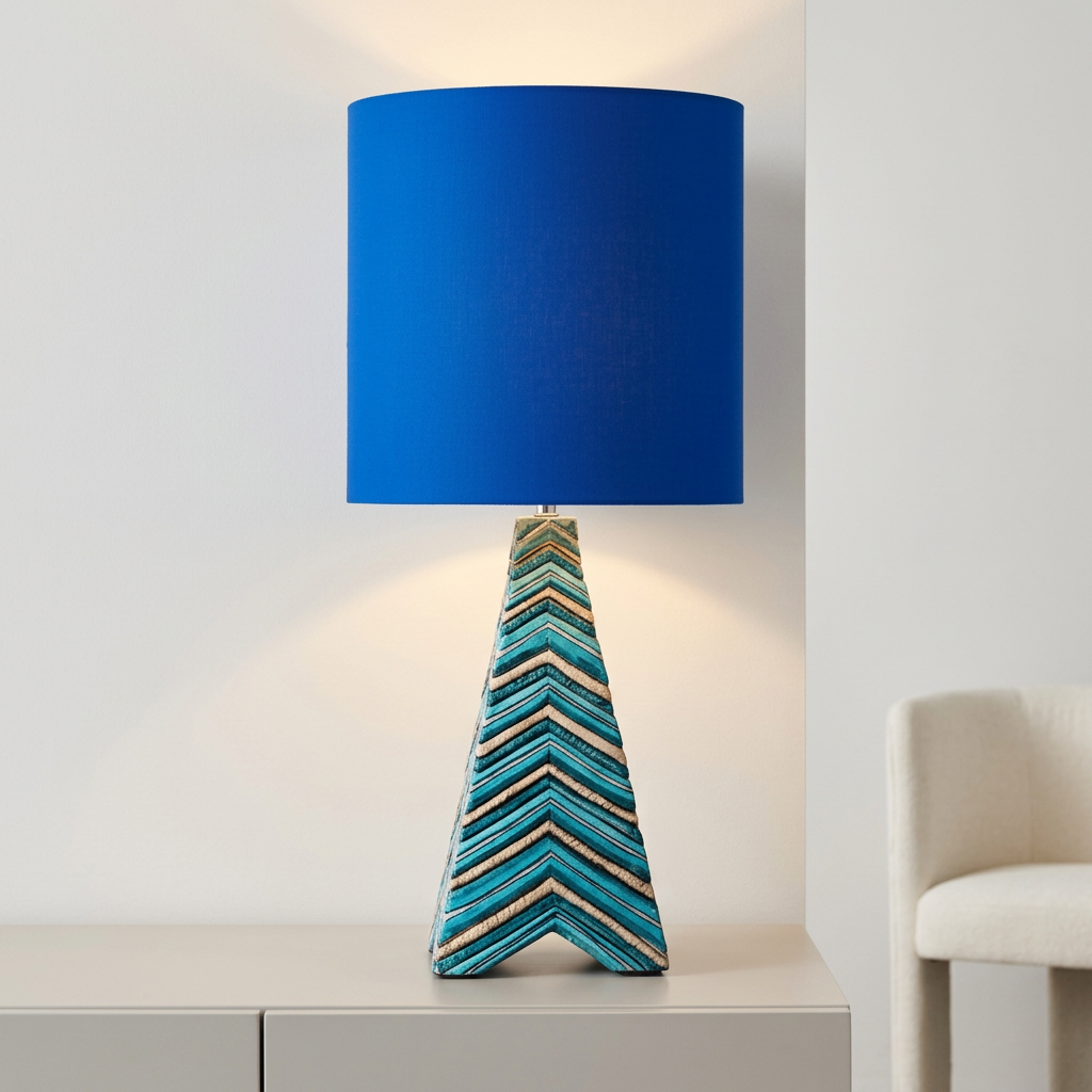 Lume Triangolare Marea, 2 acceso in ambiente